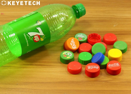 Sistema de inspecção de tampas de garrafas de bebidas com câmara industrial de pixels elevados