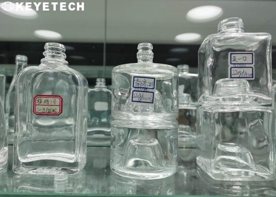Máquinas de inspecção por câmara para produtos líquidos em pó em recipientes de vidro